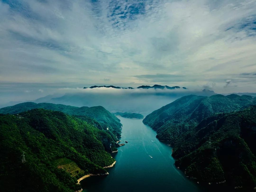 荆楚崛起，湖北在挑战中的典范之路